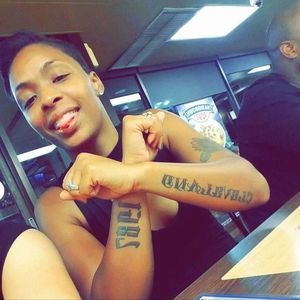 Meet your Posher, Mona